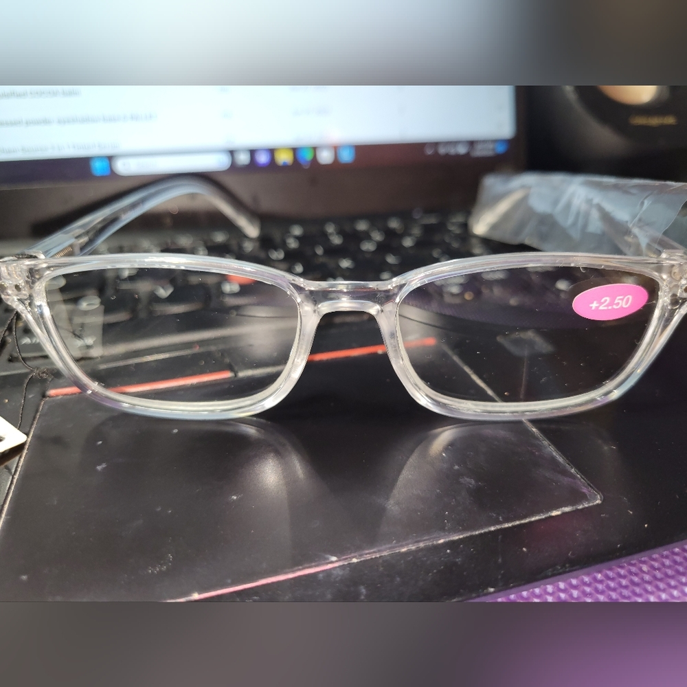 Clear Frame Wayfarer Readers 2.5 Strength NEW w/Case